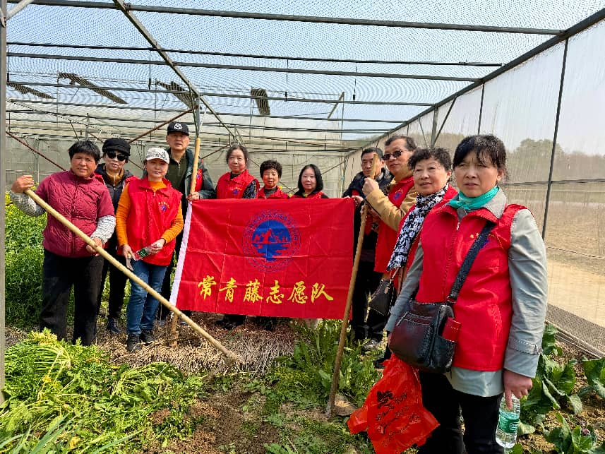 资源评价院第四党支部“常青藤”志愿队 开展植树护绿与助农实践主题志愿活动