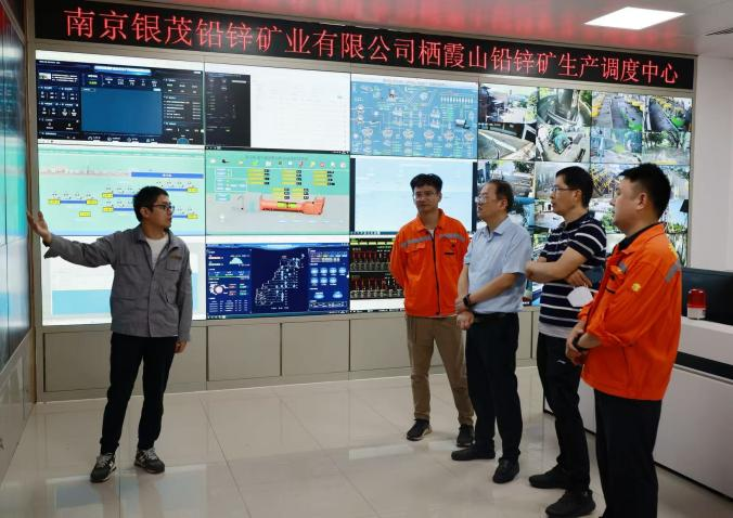炎炎酷暑送清凉 心系一线鼓干劲 —— 省局领导赴资源评价院栖霞山铅锌矿深部勘探项目开展高温慰问